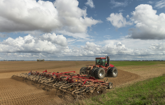 U.S. Sales of Self-Propelled Combines and 4WD Farm Tractors Continue to ...